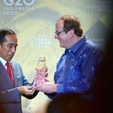 حصل الرئيس الإندونيسي جوكووي على جائزة القيادة العالمية