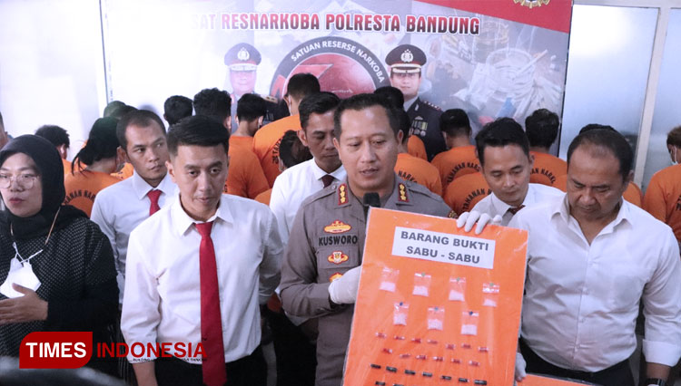 ekspos-kasus-di-Mapolresta-Bandung-3.jpg