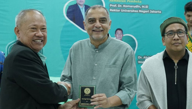 Prof. Komarudin (Rektor UNJ) bersama Dr. Haidar Bagir saat Kegiatan Sekolah Kebangsaan dan Peradaban (30/11/2022). (FOTO: AJP TIMES Indonesia)