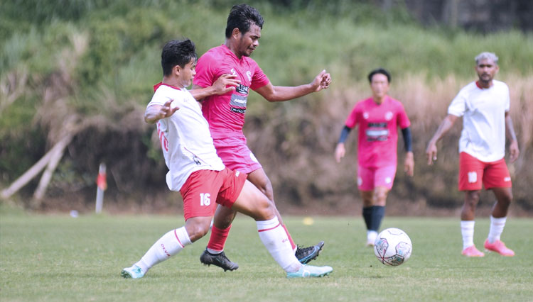 Lihat Kondisi Berbeda, Ferry Aman Saragih Beri Motivasi Pada Pemain Arema FC