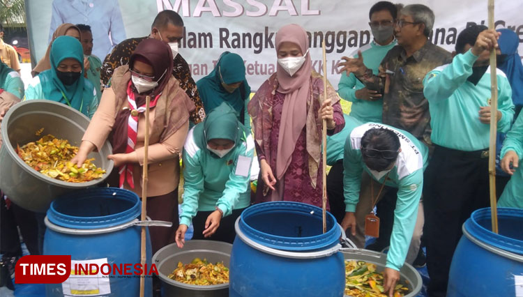 Gandeng Pramuka, Gresik Buat Gerakan Pembuatan Eco Enzym dari Sampah