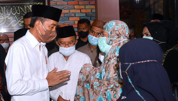 Presiden-Jokowi-takziah-kerumah-duka-Ferry-Mursyidan-Baldan.jpg