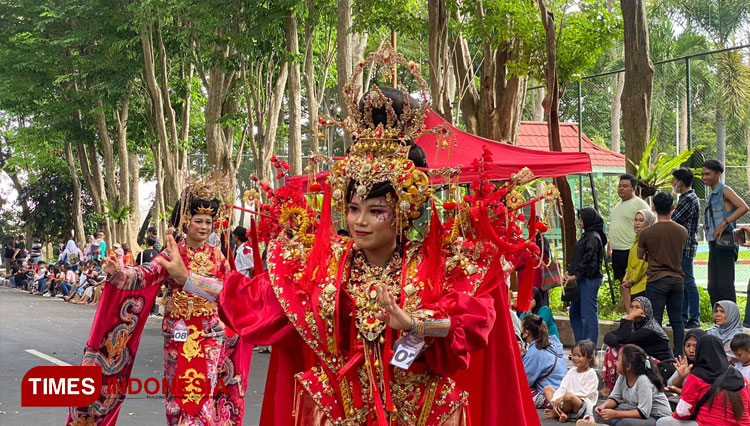 Peserta BEC 2022 ujuk aksi untuk dilakukan penilaian oleh dewan juri di Gor Tawang Alun, Banyuwangi. (Foto: Fazar Dimas/TIMES Indonesia)FOTO BModel peraga busana BEC 2022 dengan mengangkat tema ethnis Bali Ogoh-ogoh, 