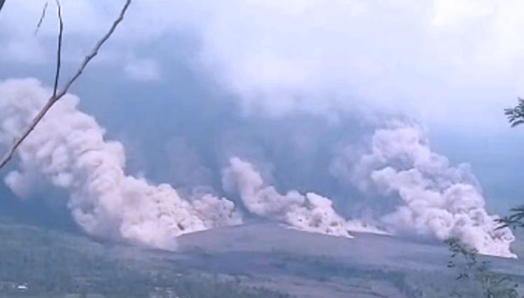 Erupsi, Status Gunung Semeru Naik Jadi Awas Level IV