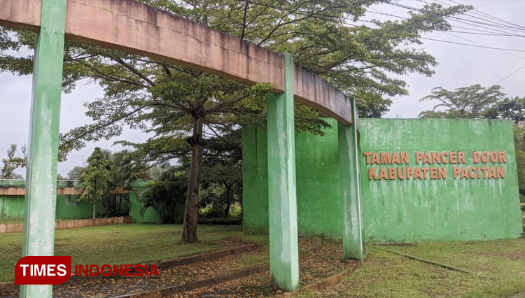 Kondisi terkini Taman Pancer Door Pacitan dinilai kurang perawatan oleh pengunjung. (FOTO: Yusuf Arifai/TIMES Indonesia)
