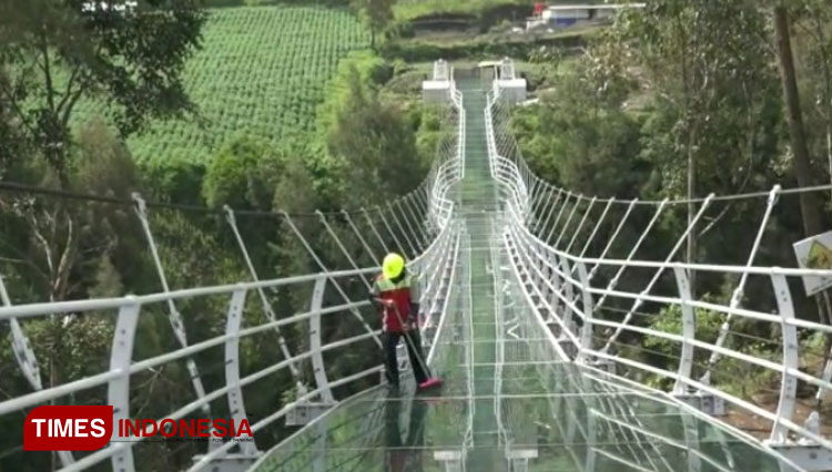 Jembatan Kaca Gunung Bromo Diresmikan Akhir Tahun, Siap Dinikmati Liburan Natal dan Tahun Baru