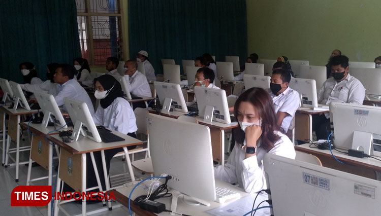 Internet Down, Peserta Ujian PPK di Kota Batu Kelabakan