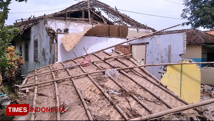 Bangunan Madrasah di Indramayu Roboh