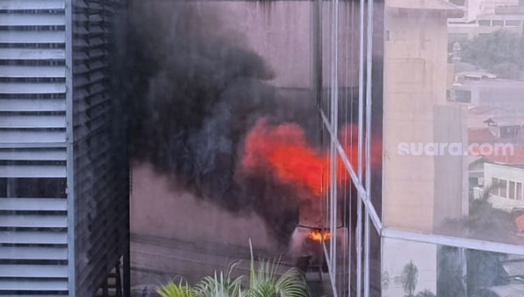 Kebakaran di kantor Kemenkumham RI, Kamis (8/12/2022) pagi. (Foto: Suara)