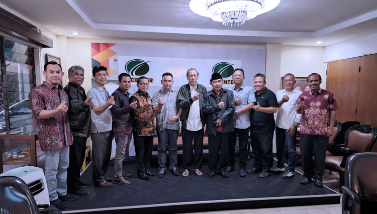 Launching De Center dan Lembaga Ekonomi Swasta Indonesia (LESI) di kantornya, Jl. Iskandarsyah 2, Kebayoran Baru, Jakarta Selatan (08/12/2022). (FOTO: dok. De Center)