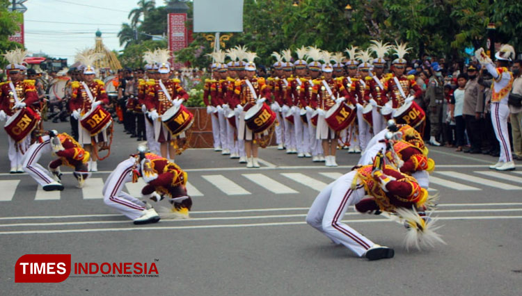 Drumcorps Akpol Tampil Full Action di Madiun