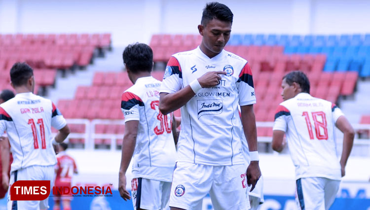 Dua Gol Dedik Setiawan Bawa Kemenangan Arema FC Lawan Persis Solo
