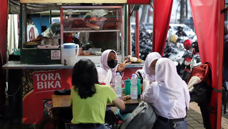 Destinasi wisata Kuliner Halal Aman Sehat (KHAS), di Taman Valkenet Malabar, Jalan Malabar Kecamatan Lengkong. (Foto: Humas Bandung)