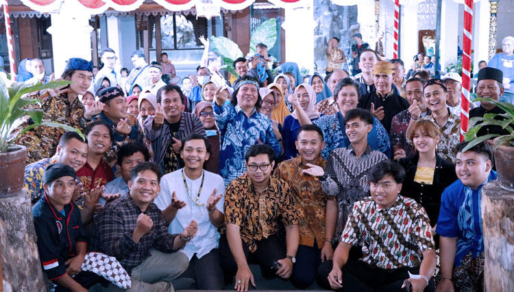 Wakil Ketua MPR RI, Lestari Moerdijat saat Sosialisasi Empat Pilar Kebangsaan bertema Nilai Luhur Budaya Bangsa, di Padepokan Ki Warseno Slenk, Solo, Jawa Tengah, Senin (12/12). (FOTO: dok MPR RI)