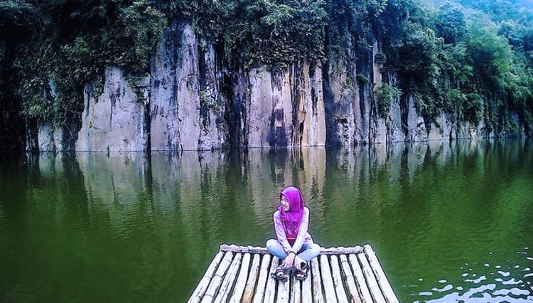Ranu Agung merupakan salah satu danau di Kabupaten Probolinggo yang wajib dikunjungi. (Foto: Instagram @ernifatmawati3)