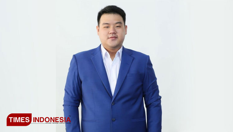 Adriel Danny Kurniawan, putra kandung Ketua DPC Partai Demokrat Banyuwangi, Michael Edy Hariyanto, maju Bacaleg DPRD Provinsi Jawa Timur. (Foto : Syamsul Arifin/TIMES Indonesia)