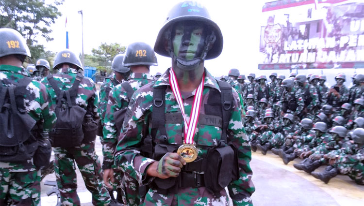 Prajurit Yonif Raider 323 Bp Dinobatkan Sebagai Lulusan Terbaik Bintara