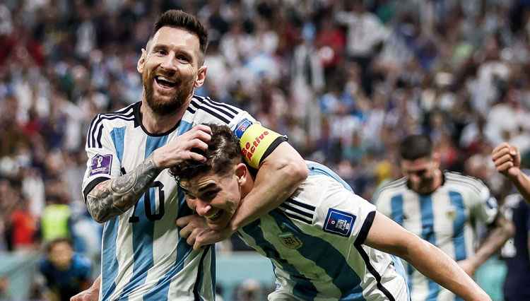 Lionel Messi bersama Julian Alvarez akan menjadi kunci permainan Argentina di laga final melawan Prancis. (Foto: FIFA)