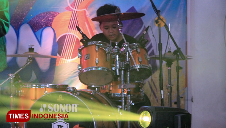 Drummer Cilik Beraksi di HUT Bank Daerah Lamongan