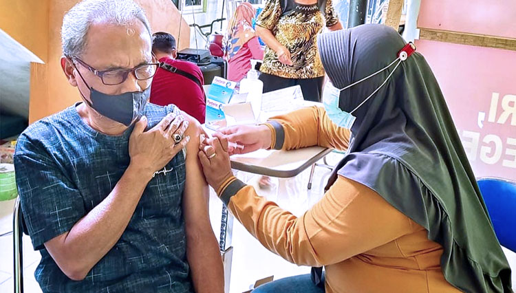 Kegiatan vaksinasi covid-19 untuk lansia di Kota Kediri. (FOTO: Dok Diskominfo Kota Kediri) 