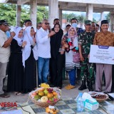 Kang Agun Gandeng BI Serahkan Bantuan Rp500 Juta untuk Masjid Agung Banjarsari
