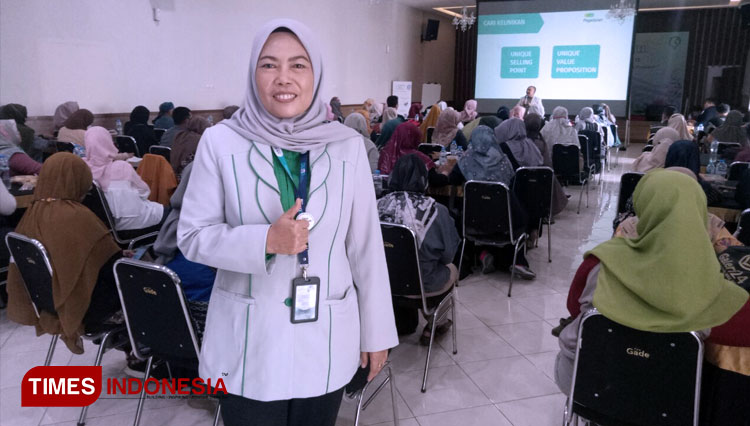Dina Kartika Dewi, S.E., M.M.  Kepala Gadai area Bandung 1, Cimahi, Padalarang, Sukabumi dan Cianjur. (FOTO: Djarot/TIMES Indonesia)   