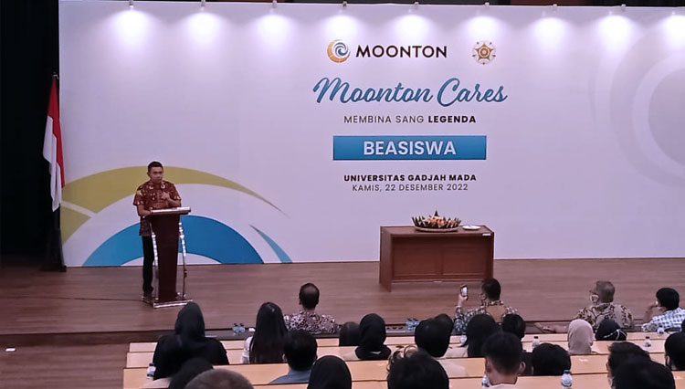 PB-ESI-DIY-saat-memberikan-sambutan.jpg