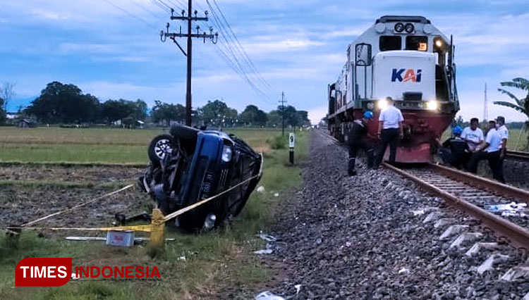 Mobil Tertabrak Kereta Api di Perlintasan Ngawi dan Maospati, 3 Orang Meninggal