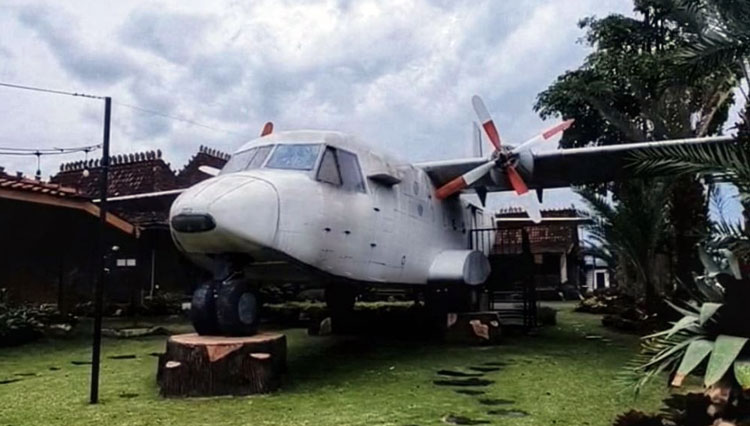 Air plane Suit Room milik Saygon Hotel and Cottage, yang seru untuk jadi pilihan staycation kamu. (FOTO: AJP TIMES Indonesia)