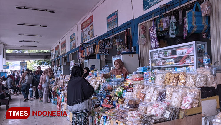 Sepekan Jelang Tahun Baru 2023, Penumpang Bus Terminal Pacitan Melonjak ...