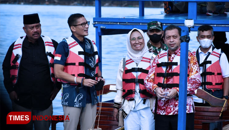 Wakil Ketua Komisi X DPR RI Hetifah Sjaifudian bersama Menparekraf Sandiaga Uno dan Wagub Kaltim Hadi Mulyadi dalam momentum event di Kutai Kartanegara. (FOTO: Luay for TIMES Indonesia)
