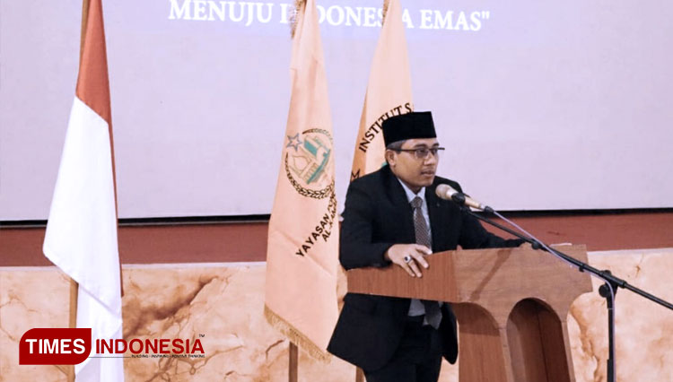 Dr Ngasiman Djoyonegoro setelah di lantik menjadi Rektor Institut Sains dan Teknologi Al-Kamal (ISTA). (FOTO: Moh Ramli/ TIMES Indonesia)