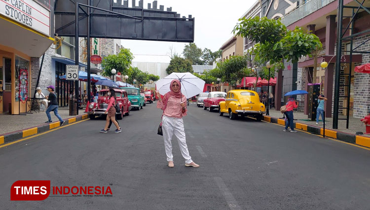 The Gangster Town Zone Filled with classic cars. (Photo: Khodijah Siti/TIMES Indonesia)