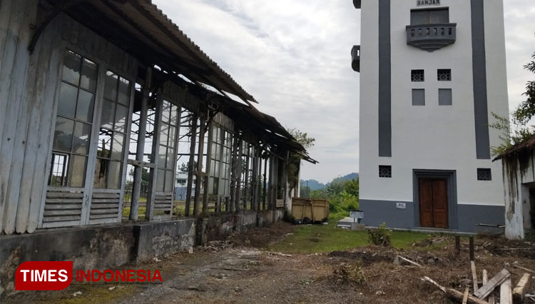 Menara air dan Depo Lokomotif menjadi bangunan heritage khas Stasiun Banjar. (Foto: Susi/TIMES Indonesia)