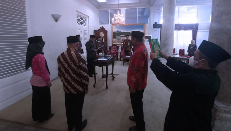 Pelantikan dilakukan Pj Bupati Banjarnegara Tri Harso Widirahmanto SH di Peringgitan di Pringgitan Rumah Dinas Bupati. (Foto: Kominfo Banjarnegara for TIMES Indonesia)