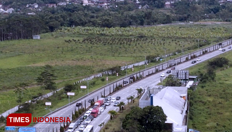 Kondisi-lalulintas-di-Exit-Tol-Karanglo-2.jpg