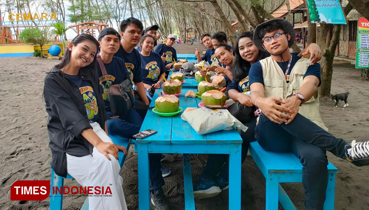 Berwisata Sekaligus Belajar Konservasi di Pantai Cemara Banyuwangi