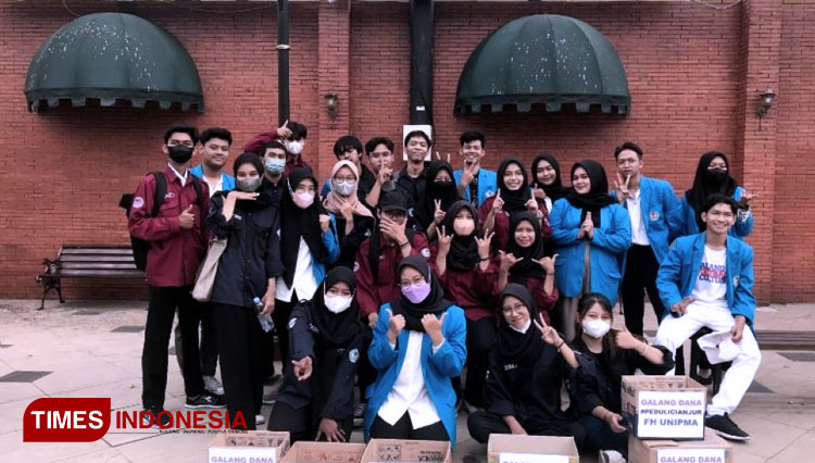 Himpunan Mahasiswa Program Studi Hukum saat menjalankan aksi galang dana. (Foto: Humas UNIPMA for TIMES Indonesia)