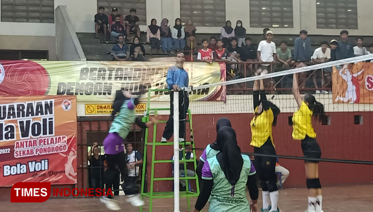 Kejuaraan-bola-voli-pelajar-SMA-dan-SMP-se-Ponorogo.jpg