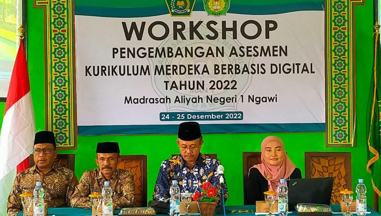 Wachidatul Linda Yuhanna, M.Si. saat mengisi materi Asesmen Kurikulum Merdeka Berbasis Digital di MAN 1 Ngawi. (Foto: Humas UNIPMA for TIMES Indonesia)