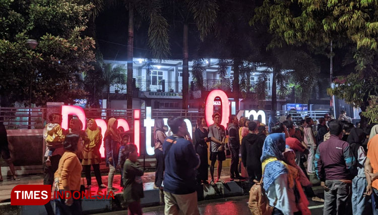 Tahun-Baru-di-Pacitan-b.jpg