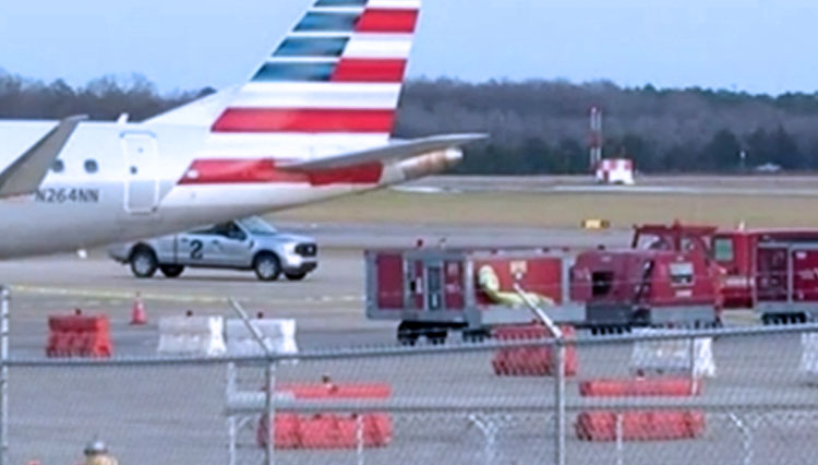 Petugas bandara di Serikat tewas setelah tersedot mesin pesawat.(FOTO: The Sun)