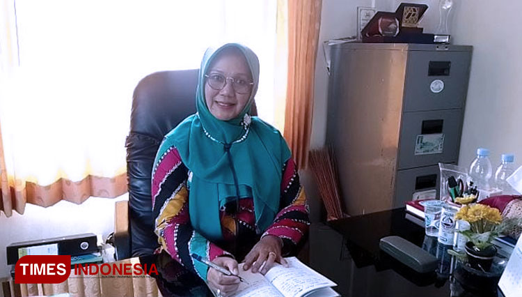 Kabid Destinasi dan Industri Wisata, Ela Nurlaela Sari, saat memberikan tanggapan kepada media (FOTO: Selamet Hidayat/TIMES Indonesia)