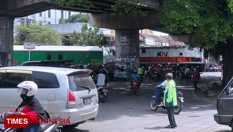 Kereta-Api-Muatan-BBM-b.jpg