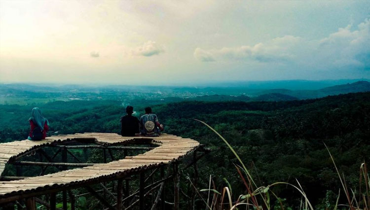 Puncak Pagerbatu at Banjar city. (PHOTO: @viamoments)