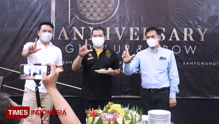 Mensyukuri nikmat bertambahnya usia, eL Hotel Royal Kartika Wijaya Kota Batu mengelar tasyakuran potong tumpeng bersama seluruh karyawan dan berbagi di Panti Asuhan. (FOTO: Muhammad Dhani Rahman/TIMES Indonesia)