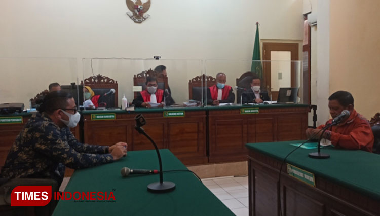 Suasana sidang PT DBAJ dan Pengurus RT 4 Dukuh Pakis atas gugatan IPL di Ruang Garuda 1 Pengadilan Negeri Surabaya, Senin (9/1/2023).(Foto: Lely Yuana/TIMES Indonesia)