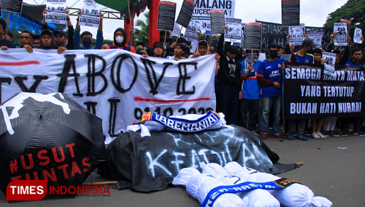 Aksi menuntut keadilan Aremania atas Tragedi Kanjuruhan beberapa waktu lalu. (Foto: Tria Adha/TIMES Indonesia)