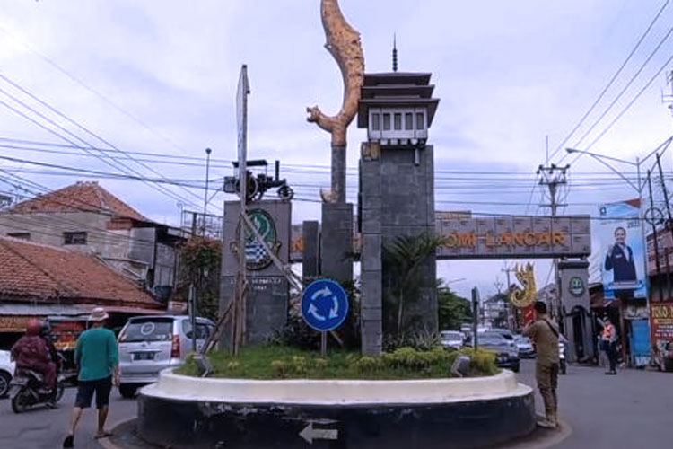 Bunderan-Tugu-Kadipaten.jpg