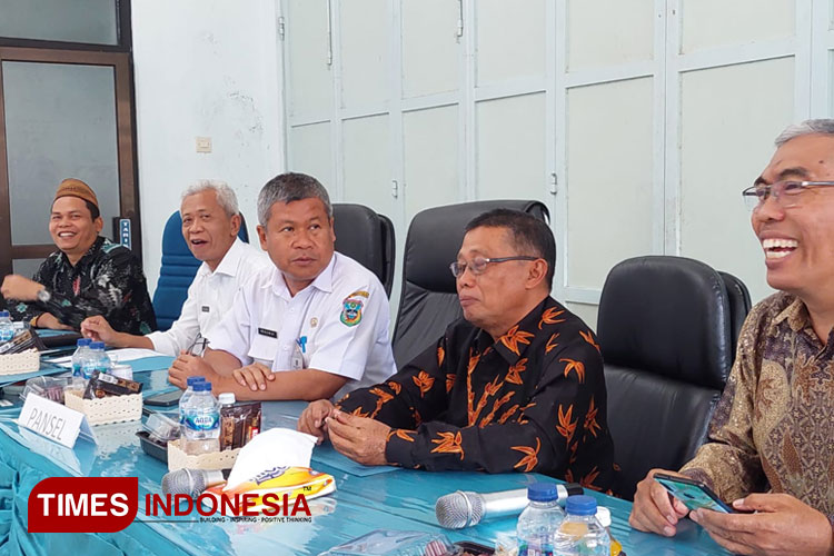 Tampak Tim Panitia Seleksi saat rapat yang di Pimpin langsung Sekda Pacitan Heru Wiwoho (Foto: Rojihan/TIMES Indonesia)